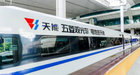 高铁专列首发丨天能携手五菱工业，共赴绿色未来